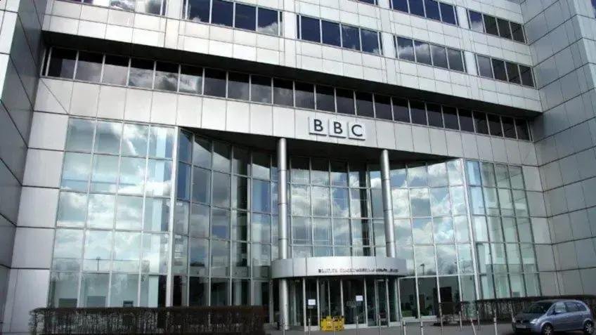 BBC se prepara para combater ação judicial de Trump por difamação