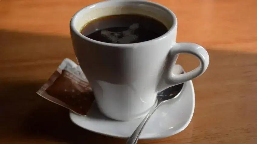 Bebidas quentes e o risco de câncer de esôfago: descubra a conexão