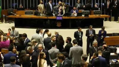 Câmara dos Deputados aprova aumento gradual da licença paternidade