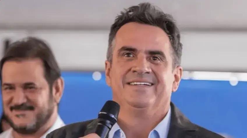 Ciro Nogueira comunica a Bolsonaro que não será seu vice nas eleições de 2026