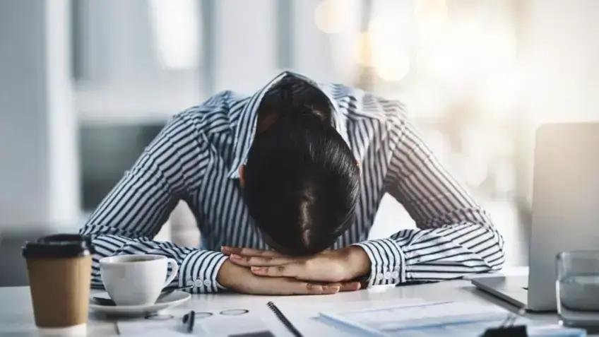 Como o Estresse Social Afeta o Comportamento e Saúde Mental