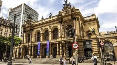 Conflito entre músicos e gestão do Teatro Municipal em SP se intensifica