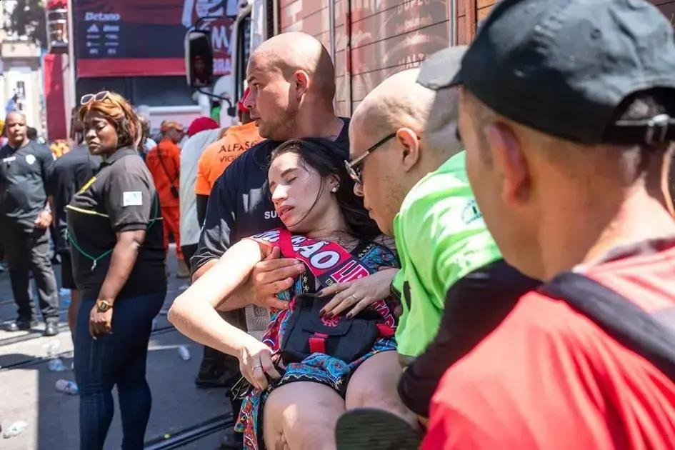 Conflito marca celebração do tetracampeonato da Libertadores do Flamengo no Rio