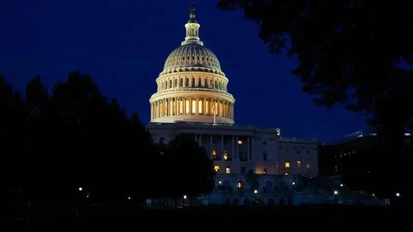 Congresso dos EUA aprova fim do shutdown após 43 dias de paralisação
