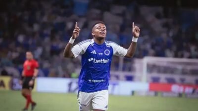 Cruzeiro aplica 3 a 0 no Corinthians e deixa recado em semifinal