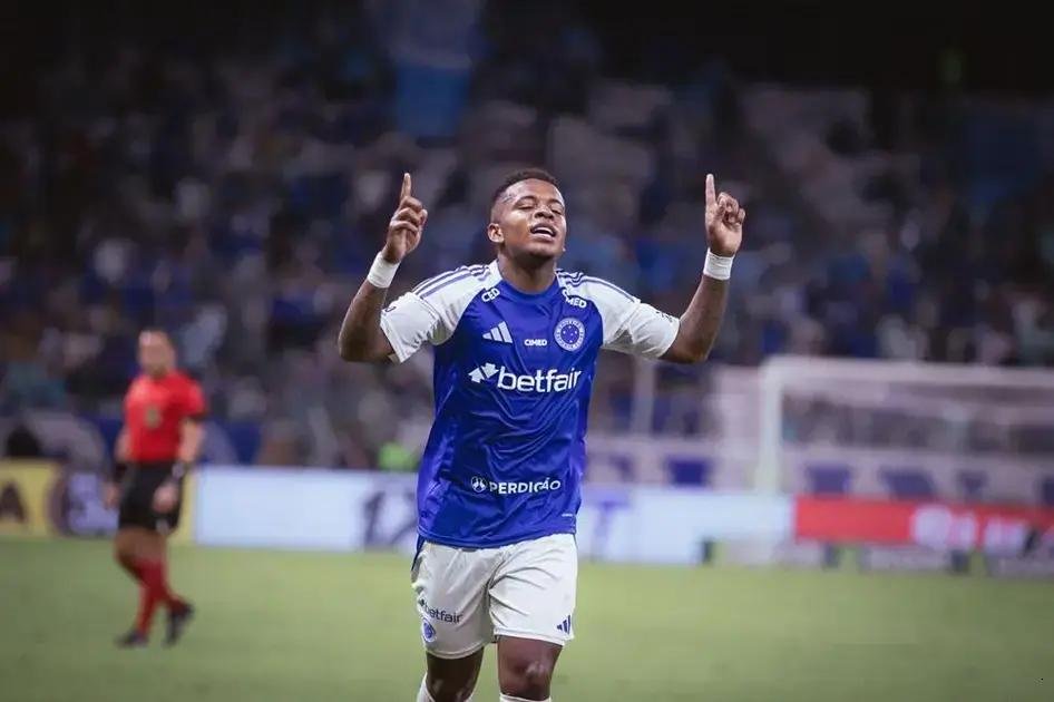 Cruzeiro aplica 3 a 0 no Corinthians e deixa recado em semifinal