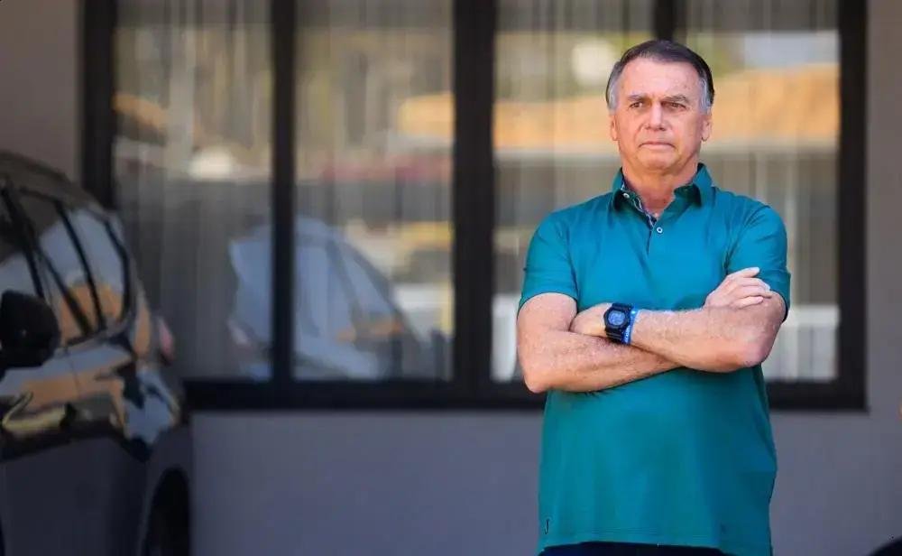 Defesa de Jair Bolsonaro pede visitas ao STF para 16 pessoas