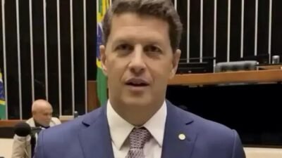 Deputado critica a Proclamação da República como um desserviço ao Brasil