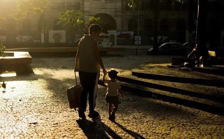 Desigualdade de Gênero: O Impacto do Trabalho de Cuidado nas Mulheres