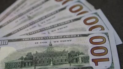 Dólar em queda: o real brilha com recordes da bolsa brasileira