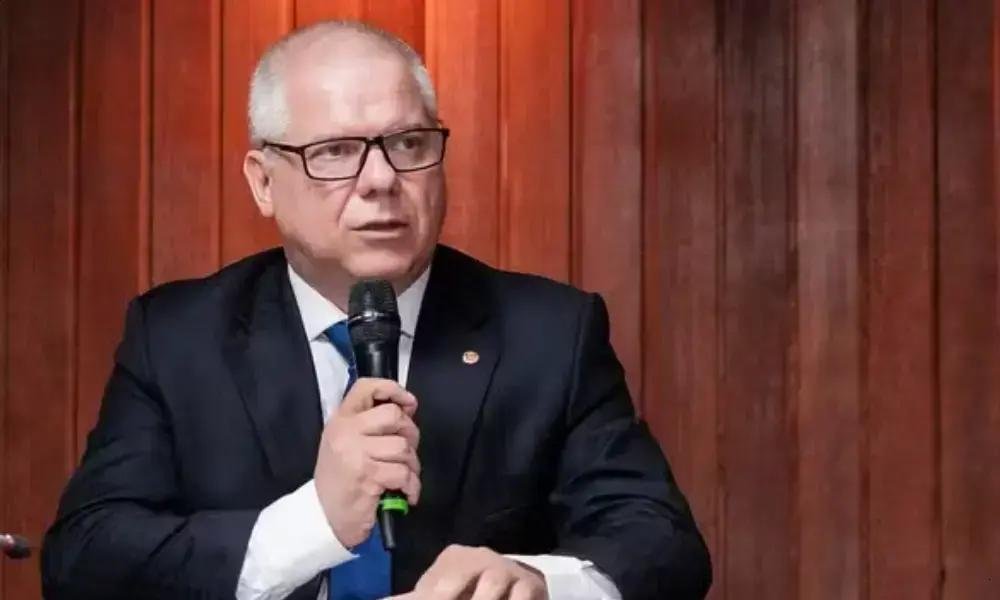 Ex-presidente do INSS é preso por esquema de descontos ilegais