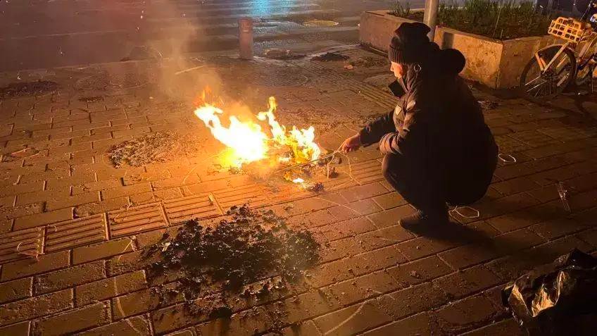 Festival Hanyi: Tradição de Queimar Roupas no Inverno Chinês