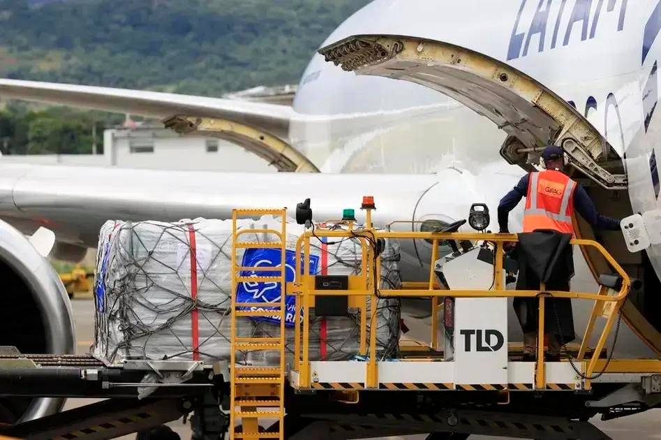 Furacão Melissa devastador atinge Jamaica e mobiliza ajuda humanitária