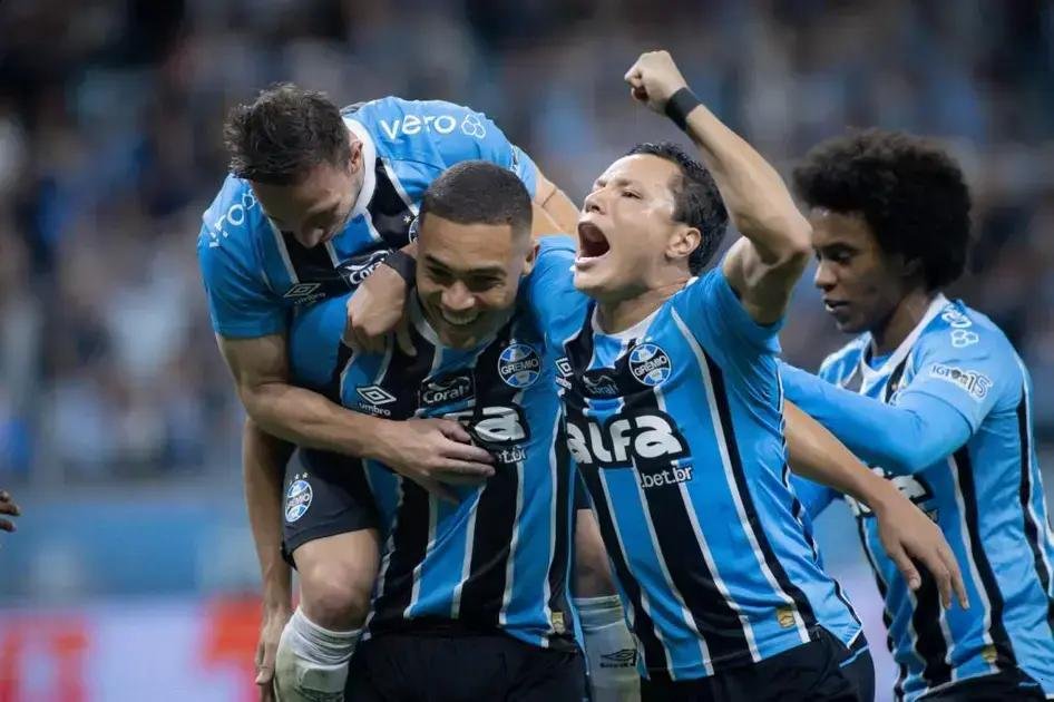 Grêmio vence Palmeiras e alimenta esperanças na Libertadores