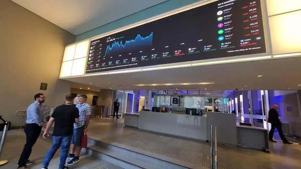 Ibovespa marca 13 dias de alta com influência de Petrobras e setor financeiro