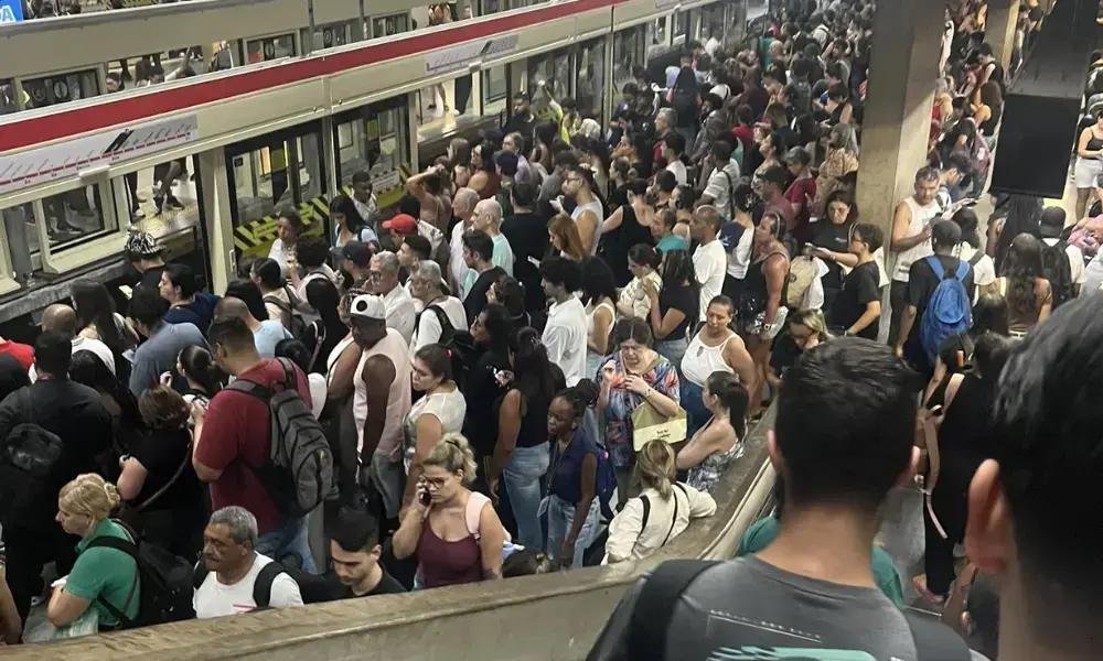 Linha 11-Coral opera com atrasos por falha elétrica em São Paulo