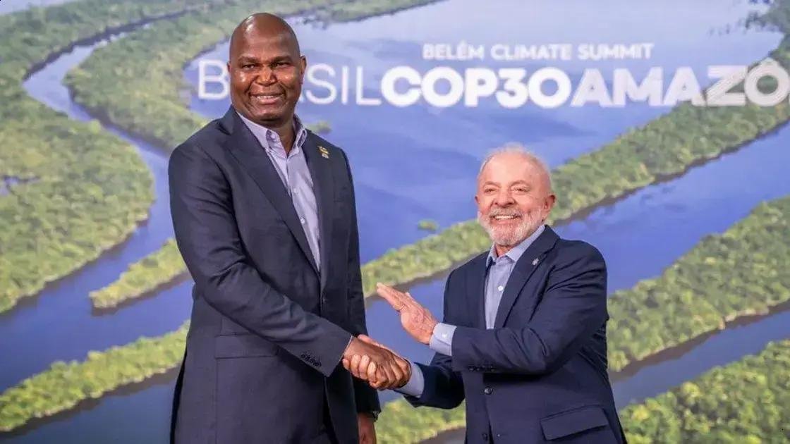 Lula faz piada com altura do presidente de Moçambique durante a COP30