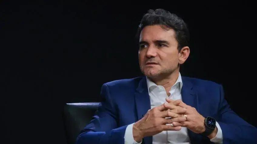 Ministro Celso Sabino busca apoiar Lula após polêmica no União Brasil