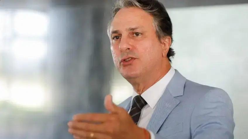 Ministro da Educação descarta cancelamento do Enem após vazamento de provas