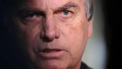 Moraes e Dino rejeitam embargos e mantêm condenação de Bolsonaro