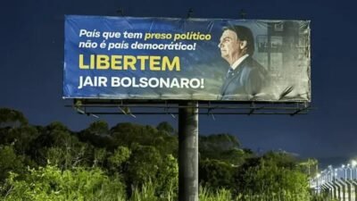Outdoor pede liberdade de Bolsonaro e mobiliza apoiadores em Criciúma
