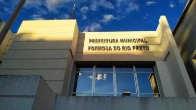 Prefeito exonera secretário e superintendente após confusão em festa