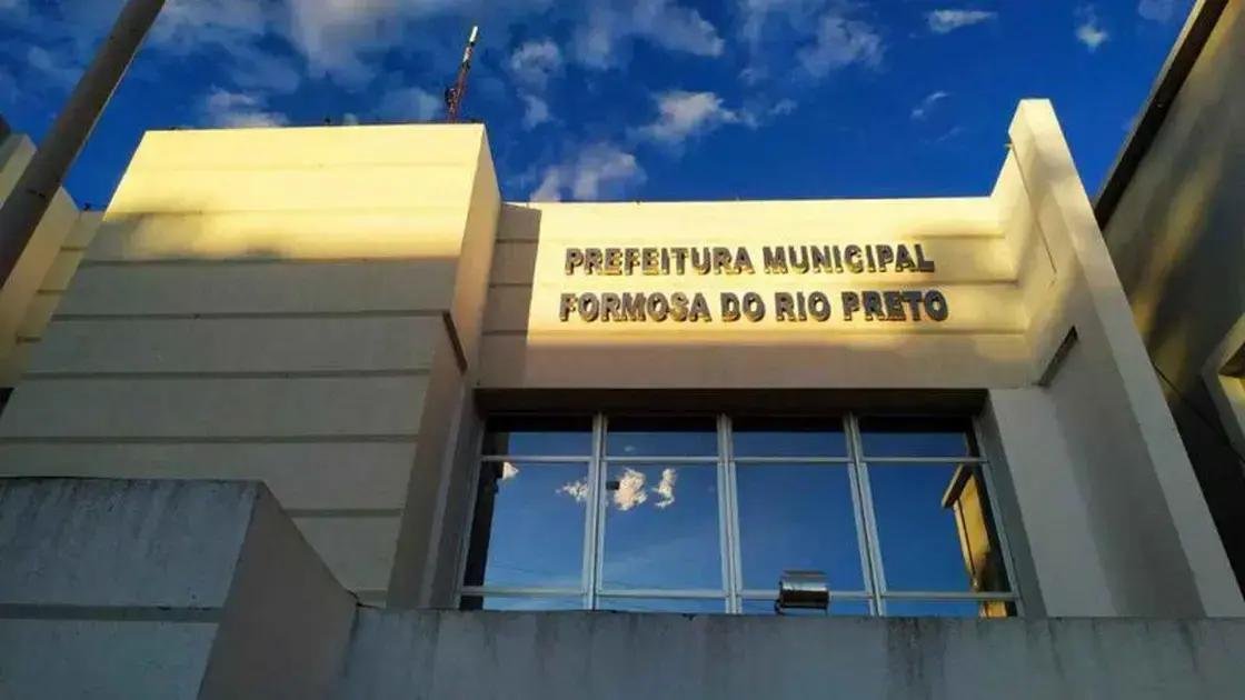Prefeito exonera secretário e superintendente após confusão em festa