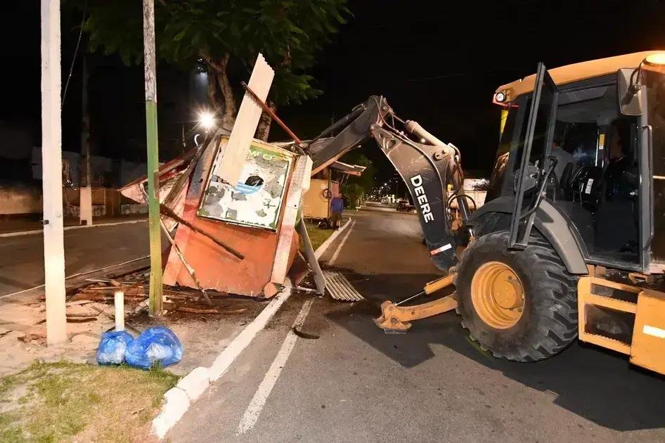 Prefeitura de Alagoinhas intensifica remoção de estruturas abandonadas