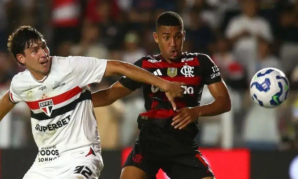 São Paulo empata com Flamengo e mantém sonho na Libertadores