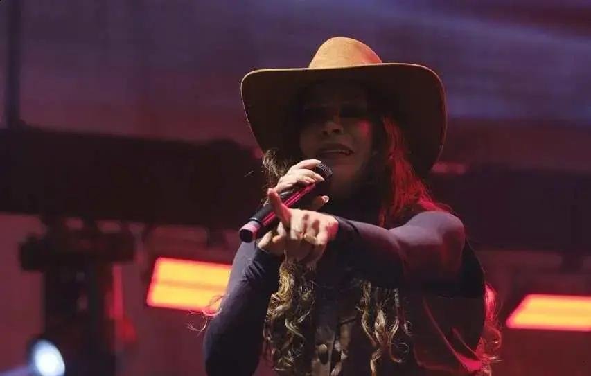 Silvânia Aquino anuncia saída da Calcinha Preta e comove fãs