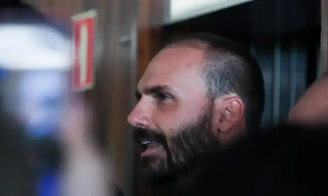 Supremo Tribunal Federal torna Eduardo Bolsonaro réu por coação no processo