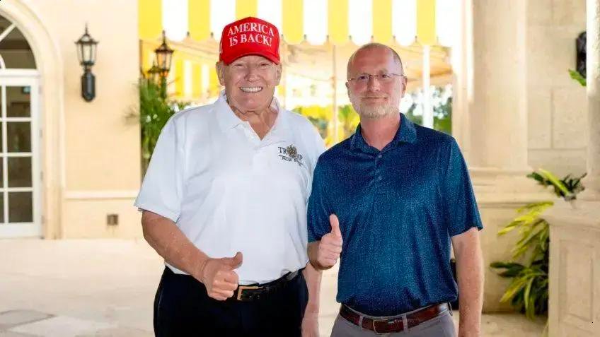 Trump ameaça revogar licenças da ABC após questionamento em coletiva