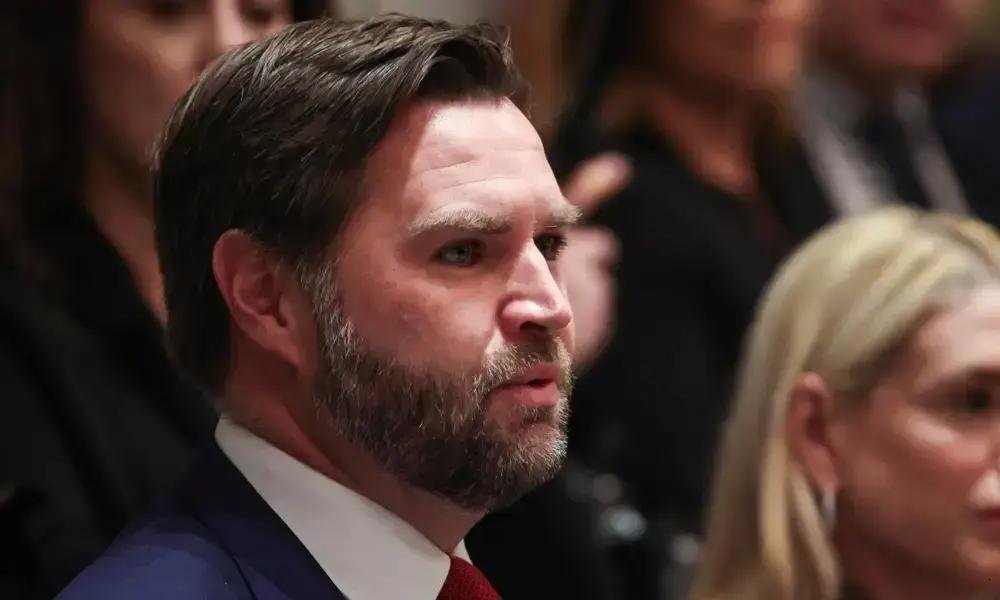 Turning Point USA sinaliza apoio a J.D. Vance para 2028