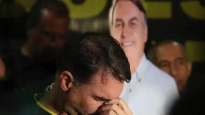 Vigília em apoio a Jair Bolsonaro marca dia de tensão antes da prisão