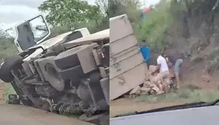 Carreta tomba na BR-116 e gera saque de fogos de artifício