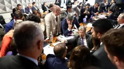 CPMI do INSS aprova convocação de banqueiros e investiga fraudes