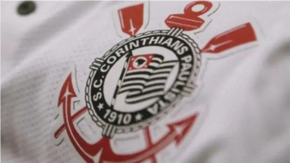 Influenciadora grávida desabafa sobre abandono de ex-jogador do Corinthians