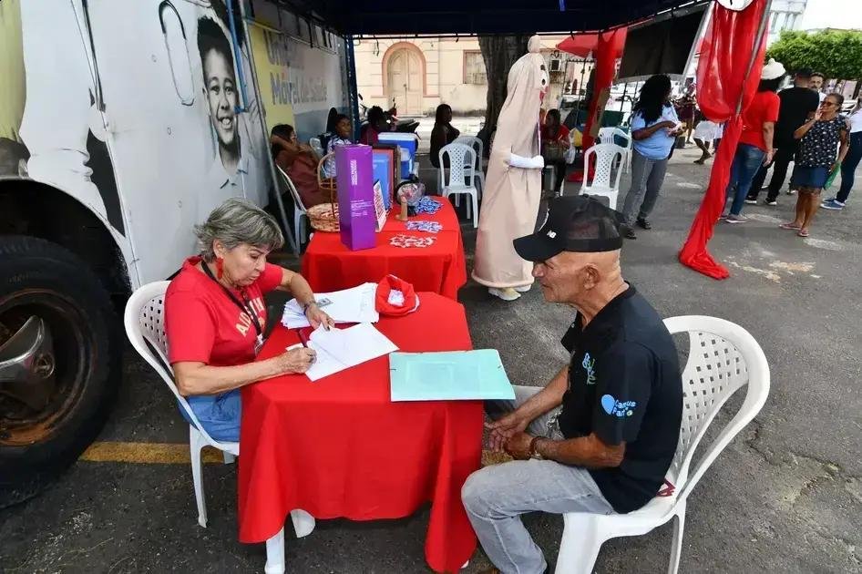 Iniciativas do Dezembro Vermelho: Combate ao HIV e Aids em Alagoinhas