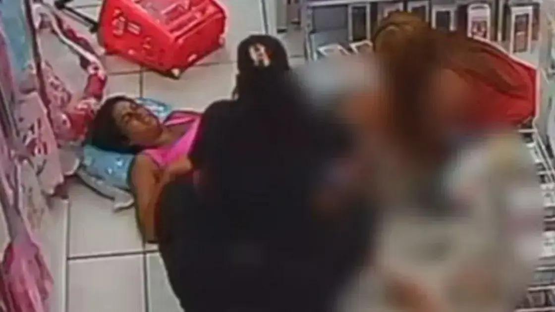 Mulher dá à luz no chão de loja enquanto escolhia enxoval para bebê