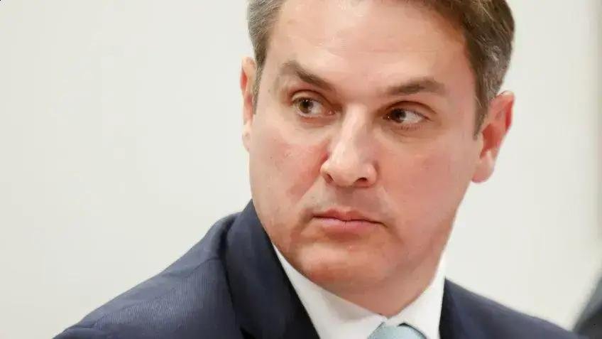 Pedido de visita de Luciano Zucco a Jair Bolsonaro é protocolado no STF