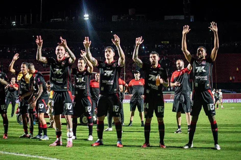 Raúl Cáceres deve deixar o Vitória e assinar com Olimpia para 2026